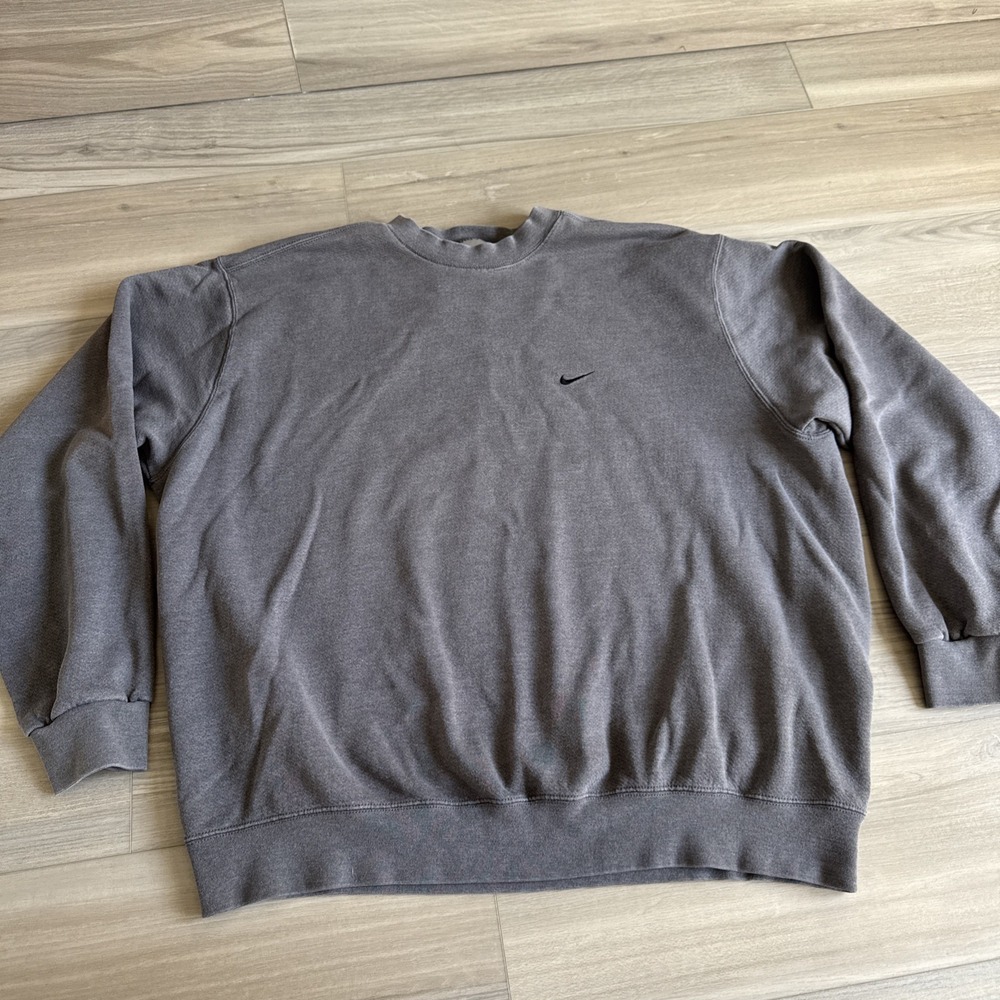 Vintage Nike Embroidered Swoosh‎ Travis Essential Crewneck Sweatshirt Gray Grey